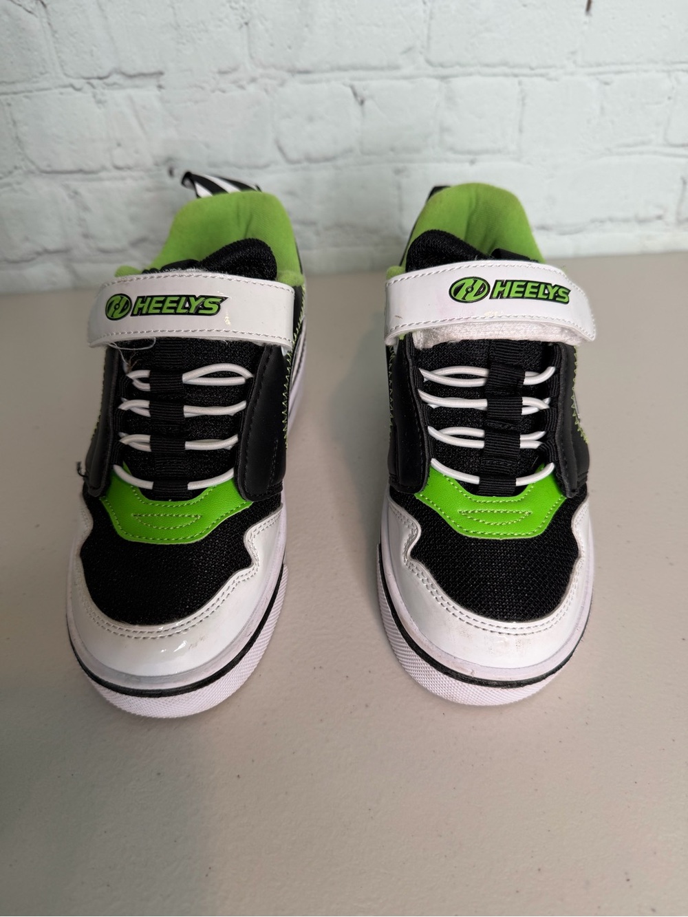 Heelys Kids' Black White and Green Rolling Sneakers YTH 13C